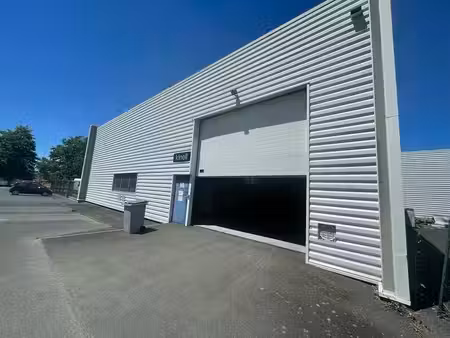 location entrepôt la chevroliere 44118 550m² à 1435m²