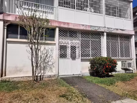 local d'activités de 58 06 m² à les abymes