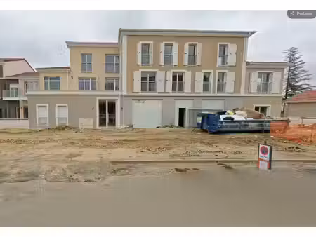 location commerce la queue en brie 94510 152m²