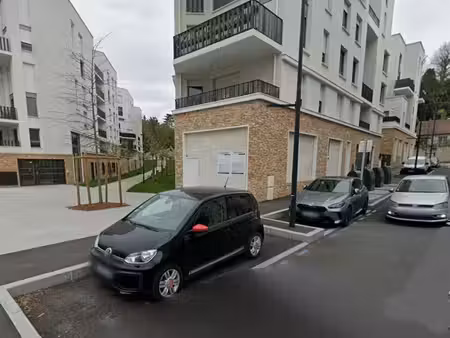 location commerce poissy 78300 132m²