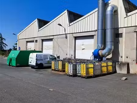 location local d'activités niort 1 375 m²