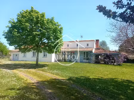 st antoine de breuilh : maison familiale  3 chambres  2200m² de terrain clos.