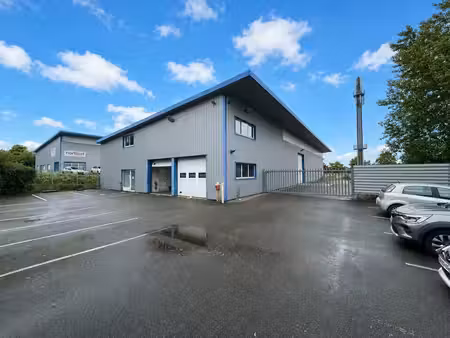location entrepôt 975m²