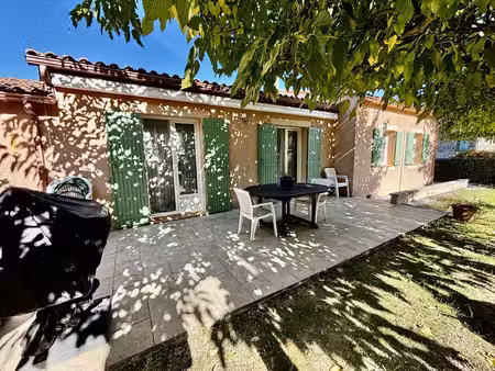 villa de plain pied proche du village