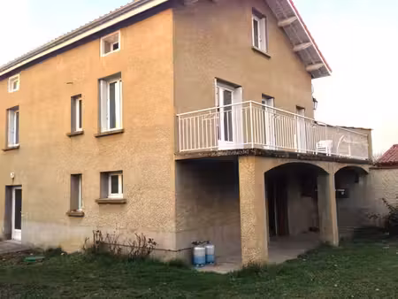 immeuble mixte - maison t4 + commerce rénové saint medard en forez