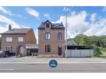 veelzijdige woning met handelsruimte (448 m²) op een zichtlocatie te rekem !