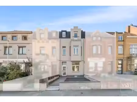 volledig gerenoveerde woning met stadstuin