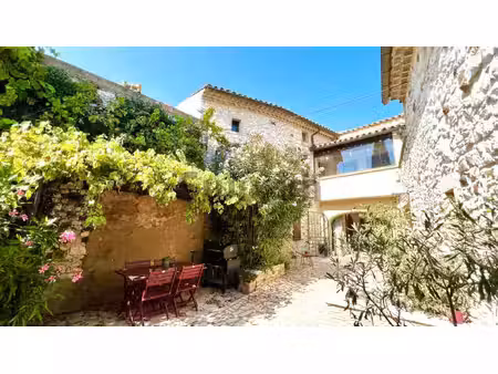 ensemble immobilier en coeur de village