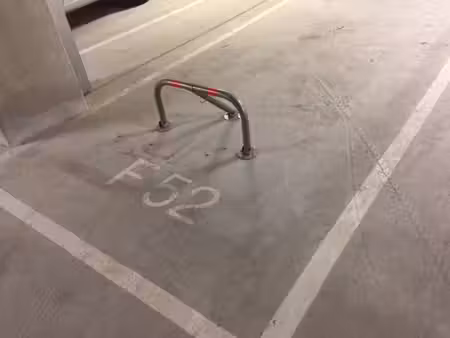 à louer – places de parking sécurisées avec sabot – marseille 10eme