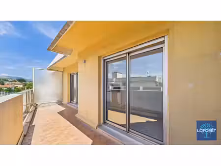 cagnes-sur-mer - cros de cagnes - studio en dernier étage avec terrasse