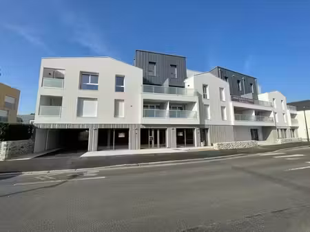 location commerce treillieres 44119 100m²