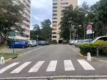 location parking à poissy (78300)  61 €