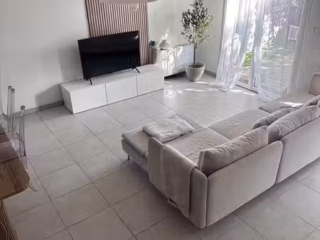 a vendre - maison v4 de 86.7 m² à le cannet des maures (83340)