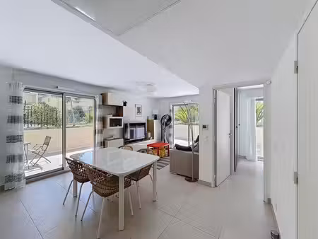 juan les pins - 2-3 pièces 50m2 - rez-de-jardin 100m2 - stationnement