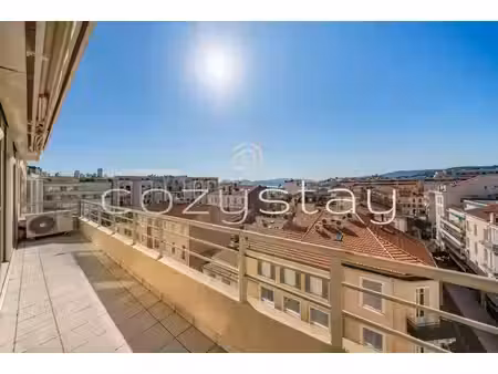 beau 3 pièces  dernier étage  vue panoramique  cannes croisette