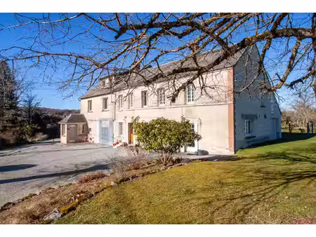 superbe propriété à fort potentiel avec deux logements dans un cadre naturel privilégié à.