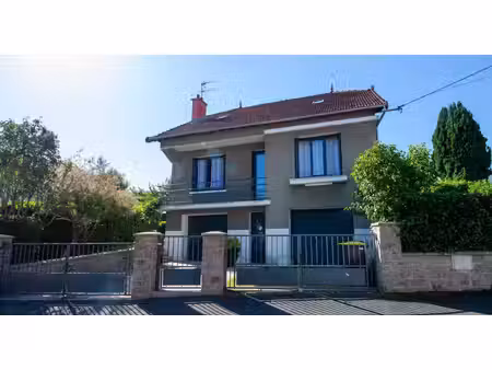 belle maison indépendante avec terrasse plein sud et grand sous-sol