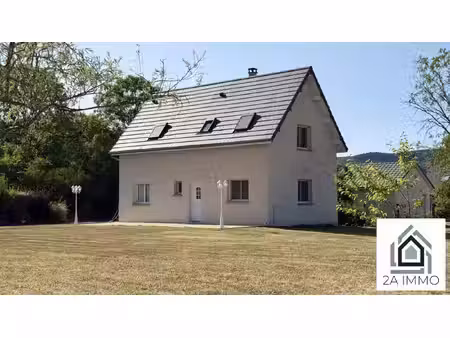maison spacieuse avec 3 grandes chambres