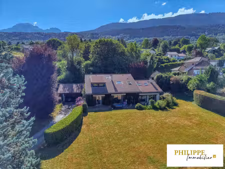 maison - 210 m² - terrain 2 597 m²