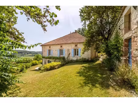 maison de campagne avec annexes  piscine  grange et vue