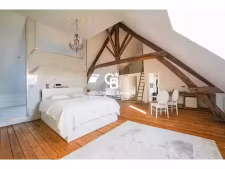 belle maison de ville avec piscine  jardin  appartement indépendant à luçon