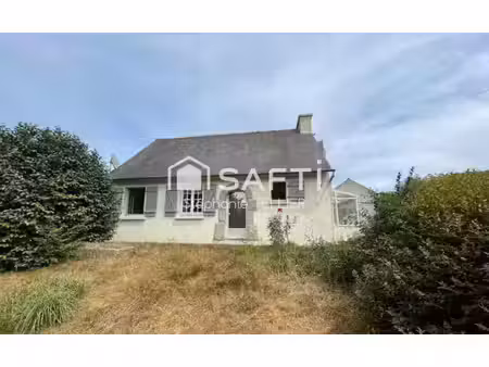 dans le secteur de bourbriac une jolie néo-bretonne avec jardin   garage énorme potentiel