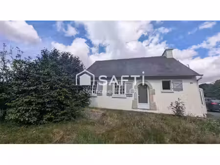 une jolie néo-bretonne fonctionnelle située sur un terrain de plus d'un hectare.
