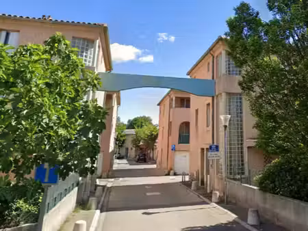 location appartement 2 pièces 57 m² à entraigues-sur-la-sorgue (84320)