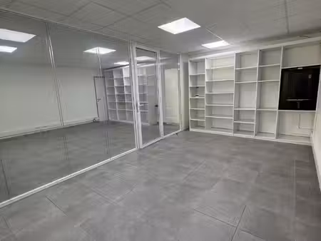 location local professionnel 58m² auriol 13390