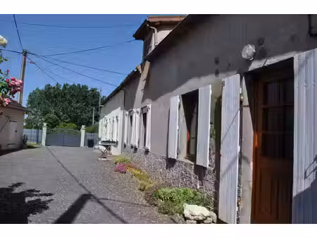 belle maison de campagne  avec 3 chambres  terrain de 1409 m2 et dépendances