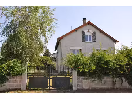 belle maison des années 30  proche des commodités  terrain de 2120 m2