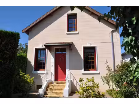 belle maison proche du centre-ville  avec 3 chambres et un très beau jardin clos (parcelle