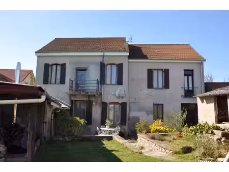 belle maison en pierre  avec 6 chambres et 1071 m2 de terrain