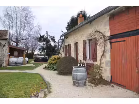 jolie longère en pierre de chaux  avec 4 hectares de terrain