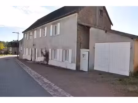 jolie maison de village avec 3 chambres et plusieurs dépendances aménageables