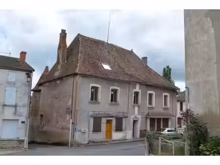 grande maison de village de caractère  de 387 m2  avec 3 appartements  un grand atelier ..