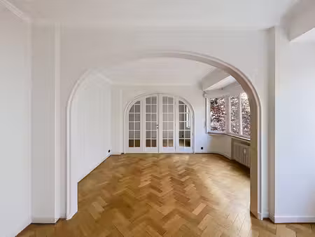 appartement à louer avec terrasse et 1 chambre   ixelles (vbe60522)