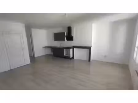 location appartement 3 pièces 78 m² à chatellerault (86100)  470 €