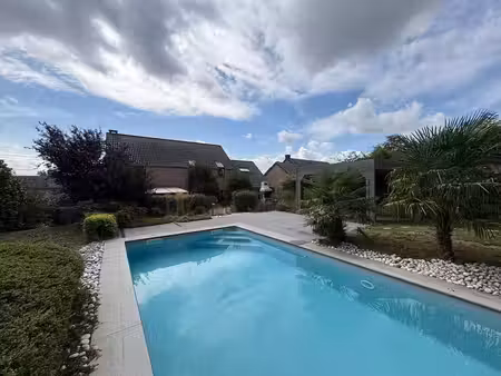 maison récente bien entretenue 4 chambres avec piscine