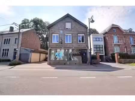maison de commerce avec vaste espaces de rangement