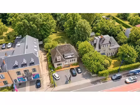 villa commerciale avec parking sur la chaussée de louvain