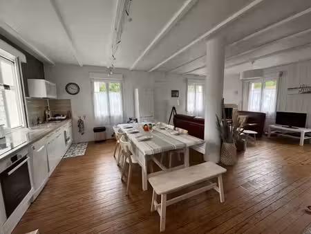 maison de ville de 180 m² sur 2 niveaux comprenant au rdc :e