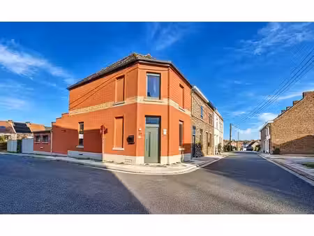 maison 3 façades 2 à 3 chambres avec extérieur et parking