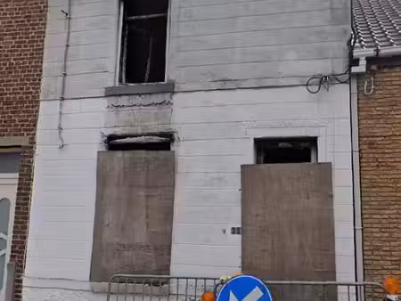 maison deux façades entièrement incendiée