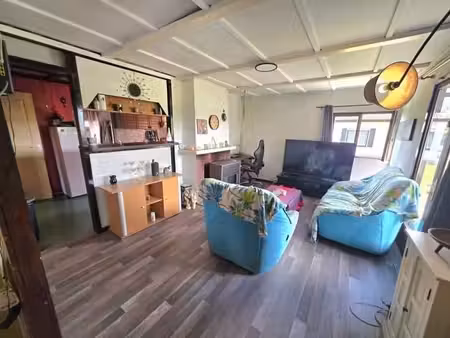 chalet de 80m² sur un terrain à bâtir de 720 m²+3 garages+ 3