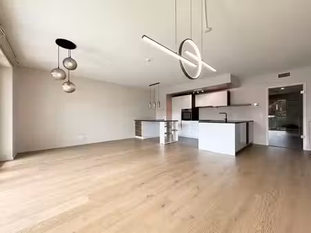 à proximité de l’otan et de toutes les facilités !