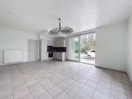 appartement au rez-de-chaussée  une chambre  terrasse et cav