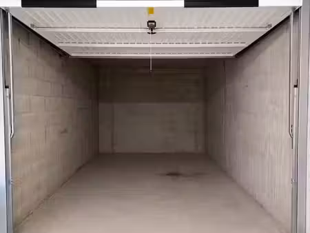 location garage 10 m² à décines-charpieu (69150)