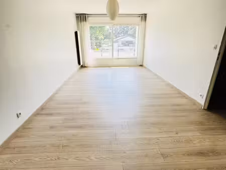 appartement avec balcon et parking rue saint-fuscien