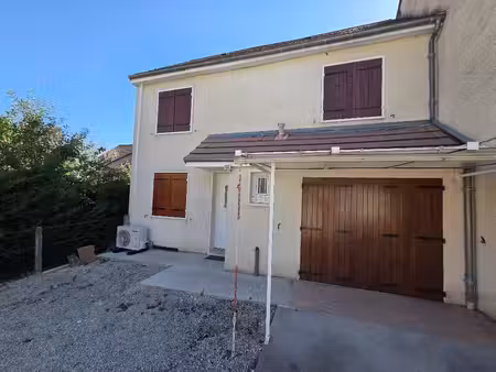 location non meublée  propriété fermée dont 4 chambres  sup